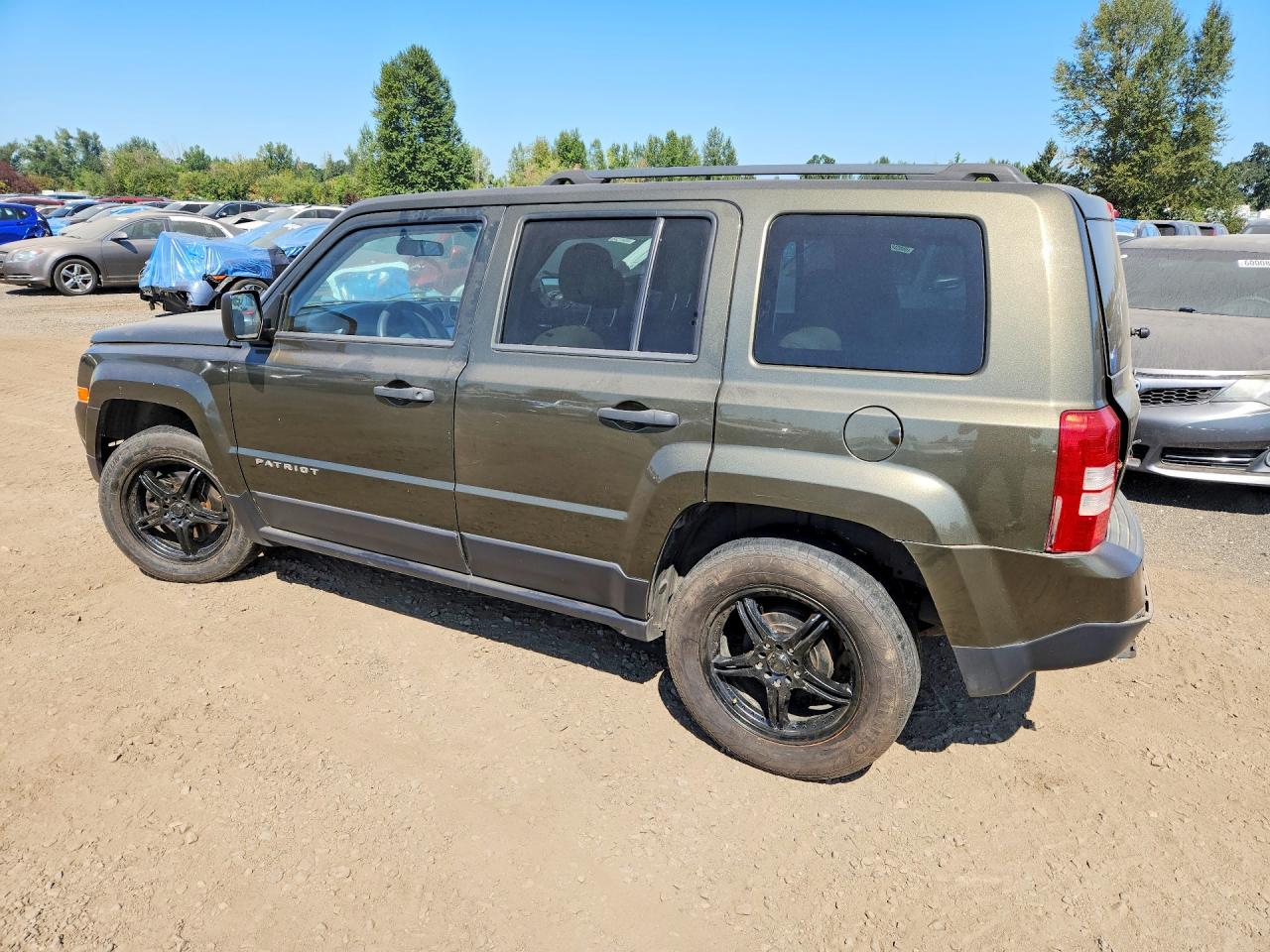 2015 Jeep Patriot Green vin: 1C4NJPBA9FD414025