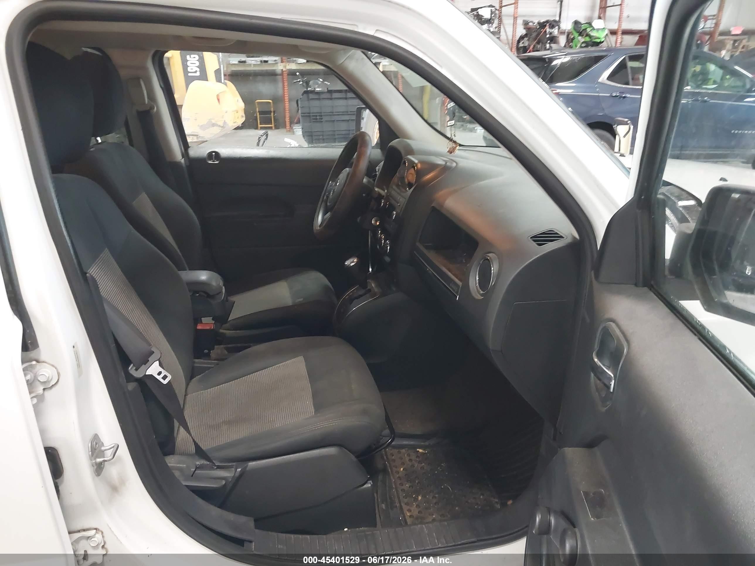 2014 Jeep Patriot Altitude White vin: 1C4NJPBAXED757831