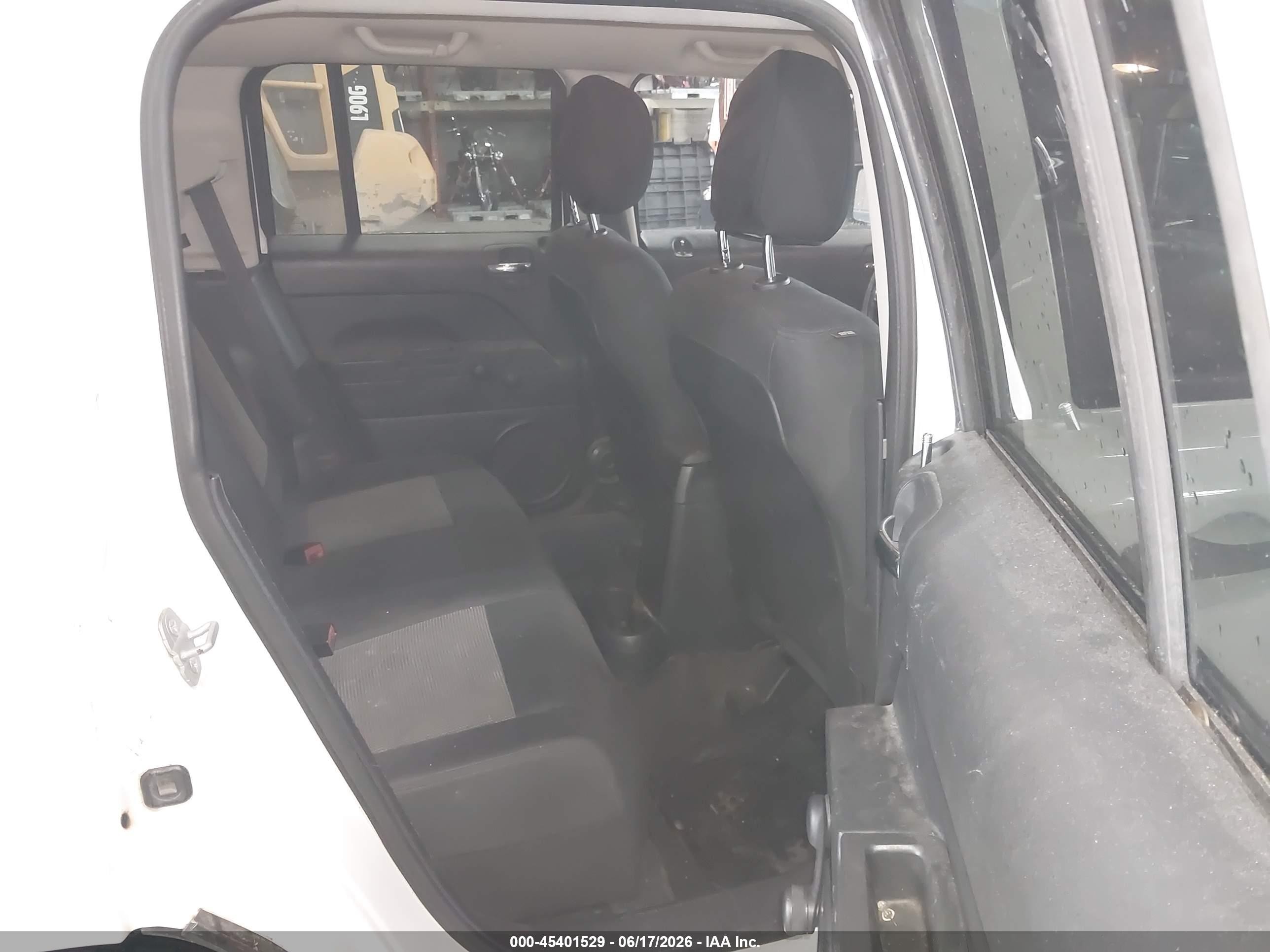 2014 Jeep Patriot Altitude White vin: 1C4NJPBAXED757831
