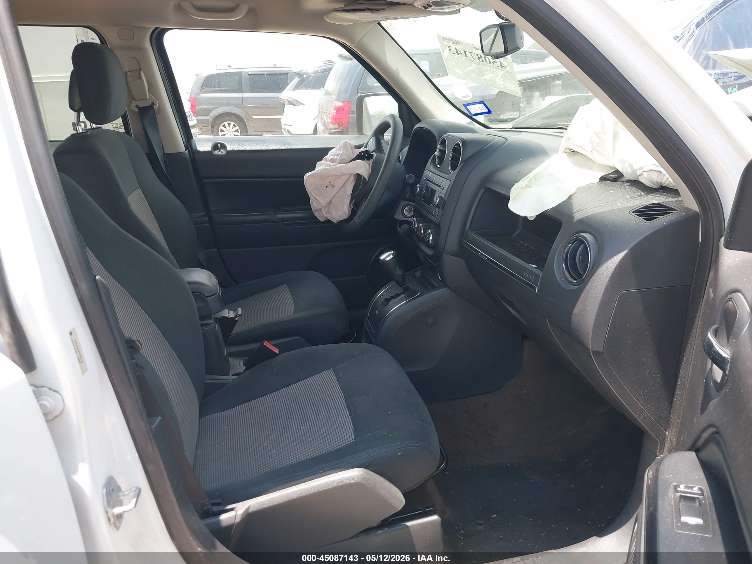2014 Jeep Patriot Altitude White vin: 1C4NJPBAXED893182