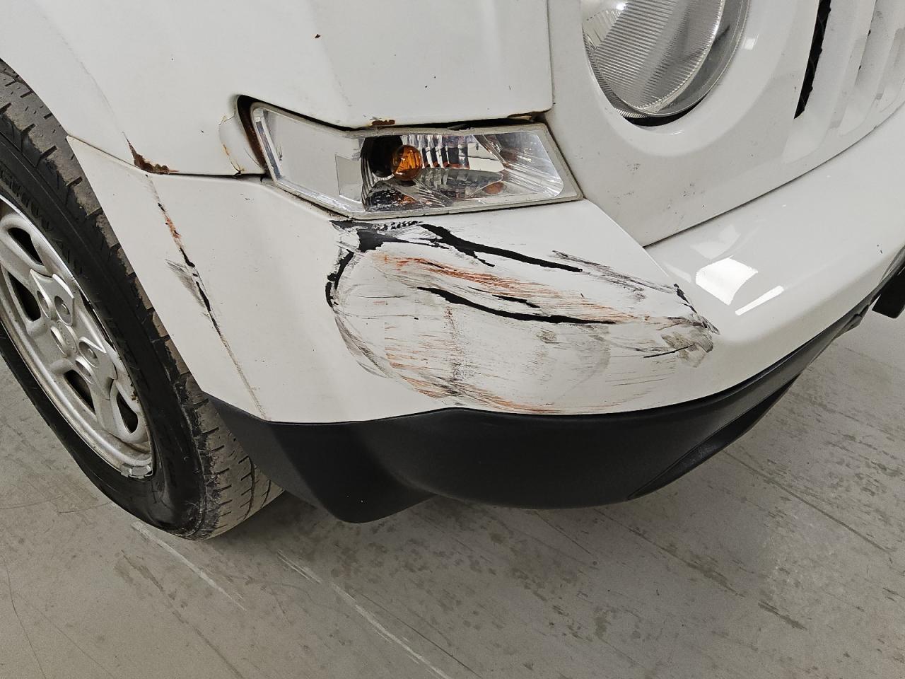 2015 Jeep Patriot Sport White vin: 1C4NJPBB1FD264405 Damage: Right Front Turn Signal, Broken, Replacement Required