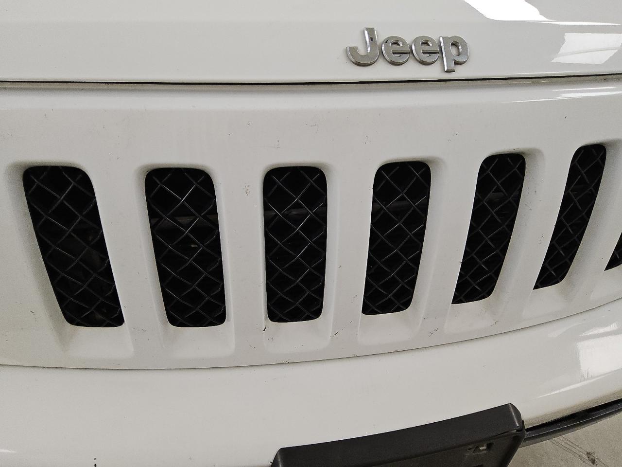 2015 Jeep Patriot Sport White vin: 1C4NJPBB1FD264405 Damage: Grille, Chipped, 5
