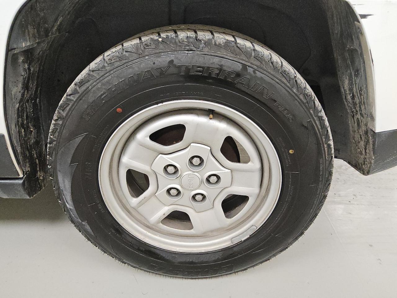 2015 Jeep Patriot Sport White vin: 1C4NJPBB1FD264405 Damage: Right Front Tire, Worn, Replacement Required