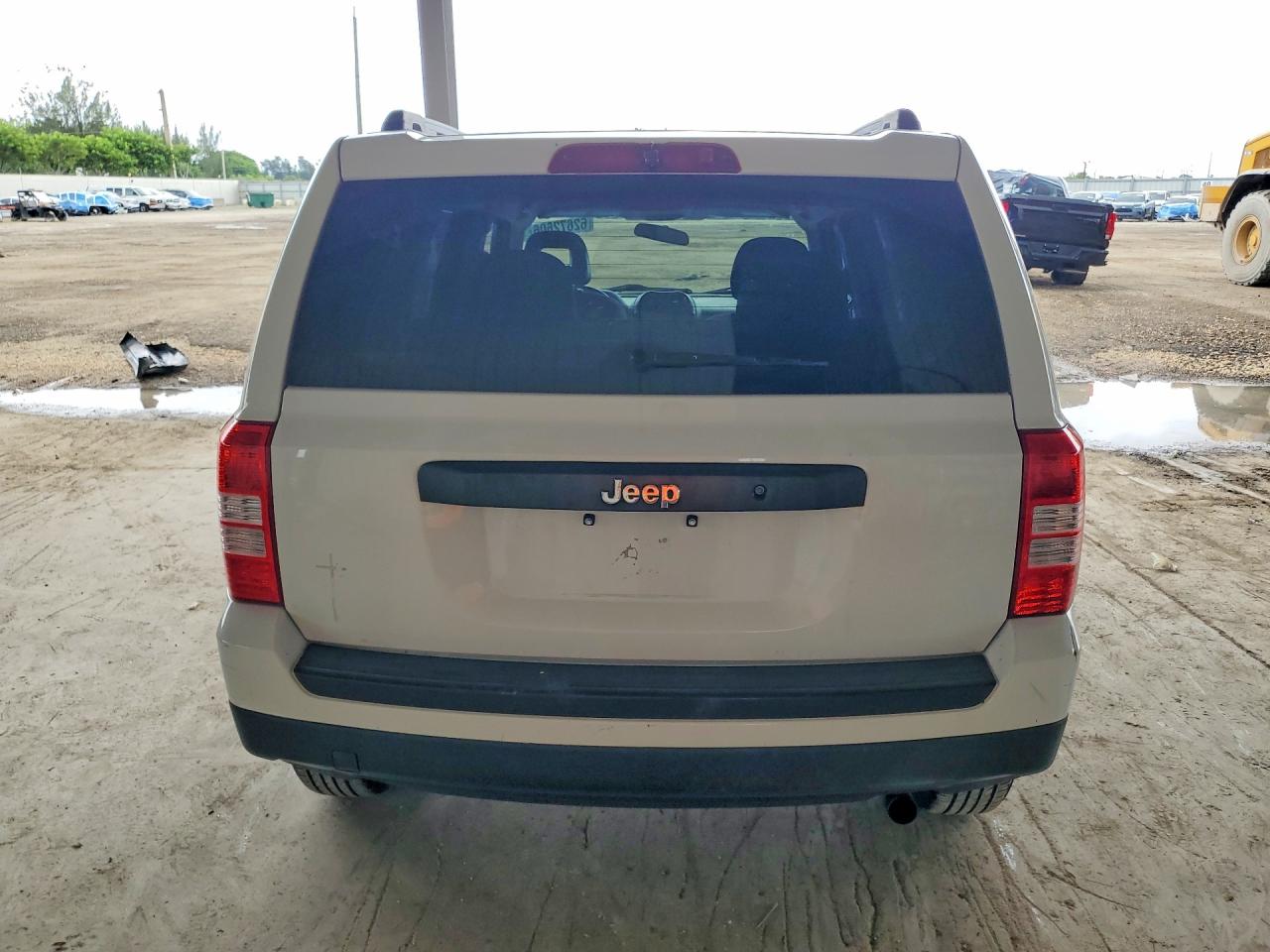 2014 Jeep Patriot Sport White vin: 1C4NJPBB3ED927360