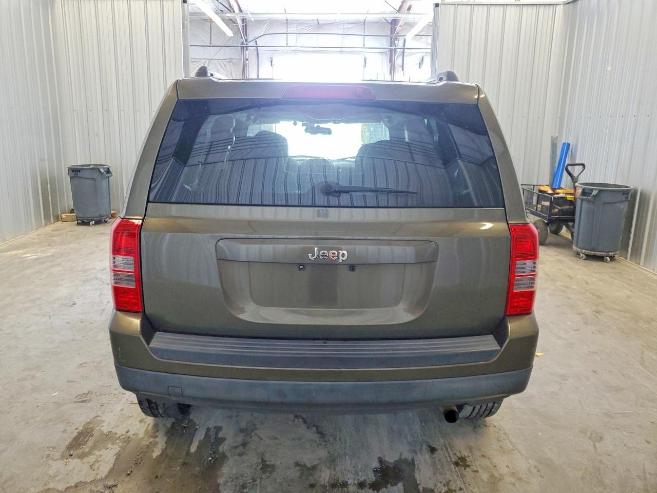 2015 Jeep Partroit Green vin: 1C4NJPBB3FD414093