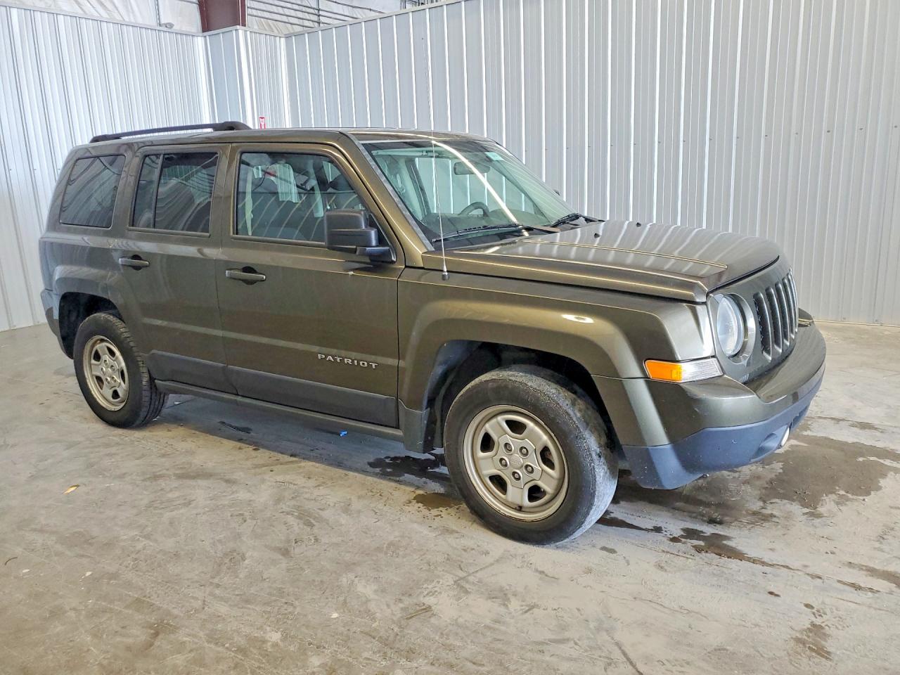 2015 Jeep Partroit Green vin: 1C4NJPBB3FD414093