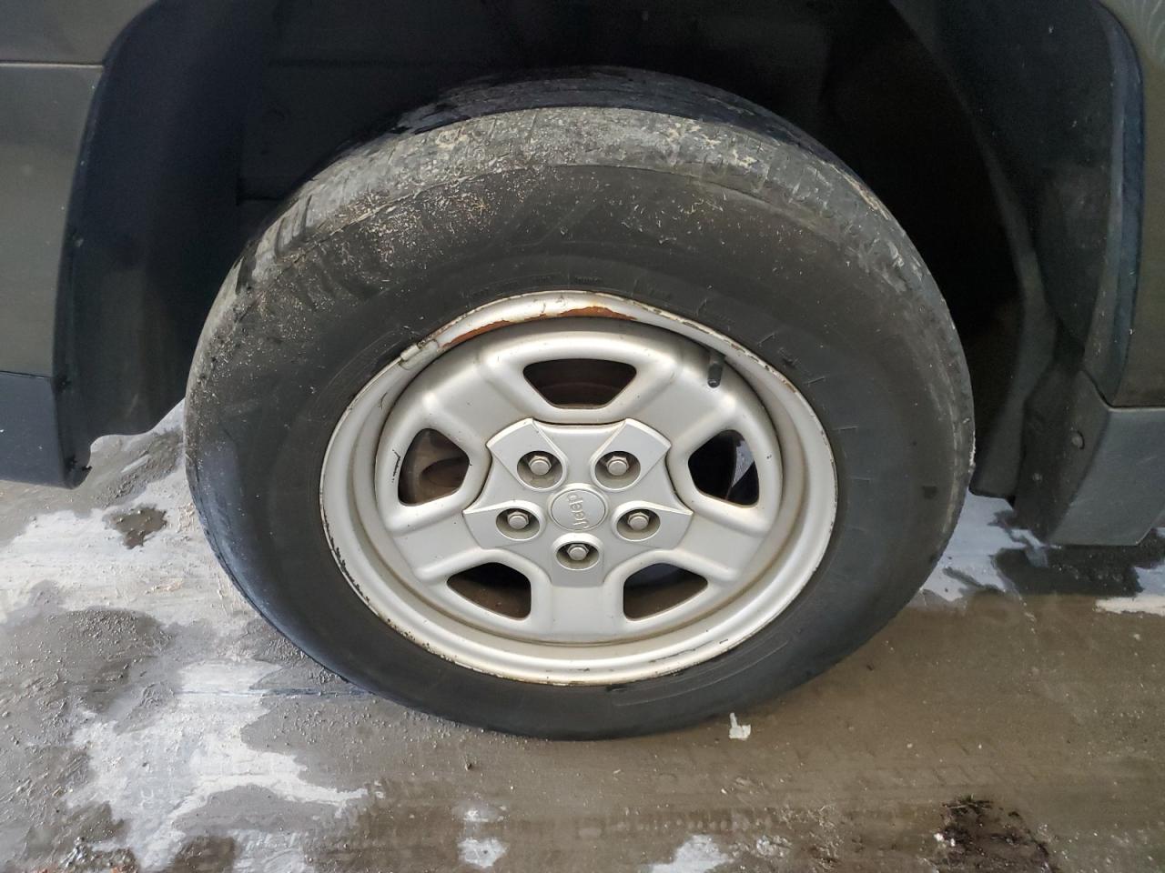 2015 Jeep Partroit Green vin: 1C4NJPBB3FD414093 Damage: Left Front Wheel, Bent, Replacement Required
