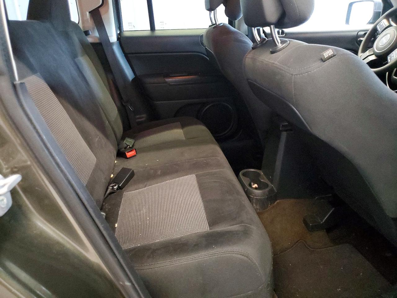 2015 Jeep Partroit Green vin: 1C4NJPBB3FD414093