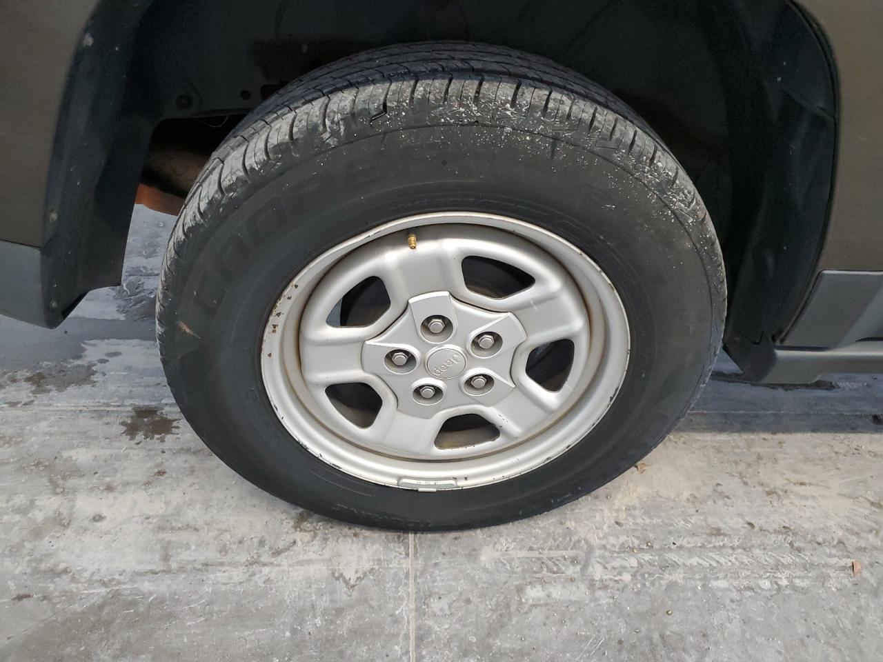 2015 Jeep Partroit Green vin: 1C4NJPBB3FD414093 Damage: Right Rear Wheel, Bent, Replacement Required