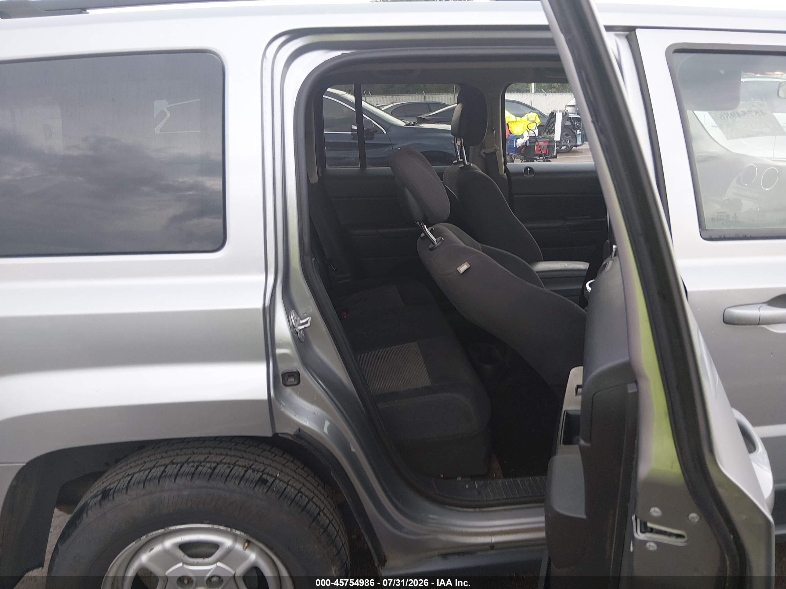 2014 Jeep Patriot Sport Серебряный vin: 1C4NJPBB4ED911703