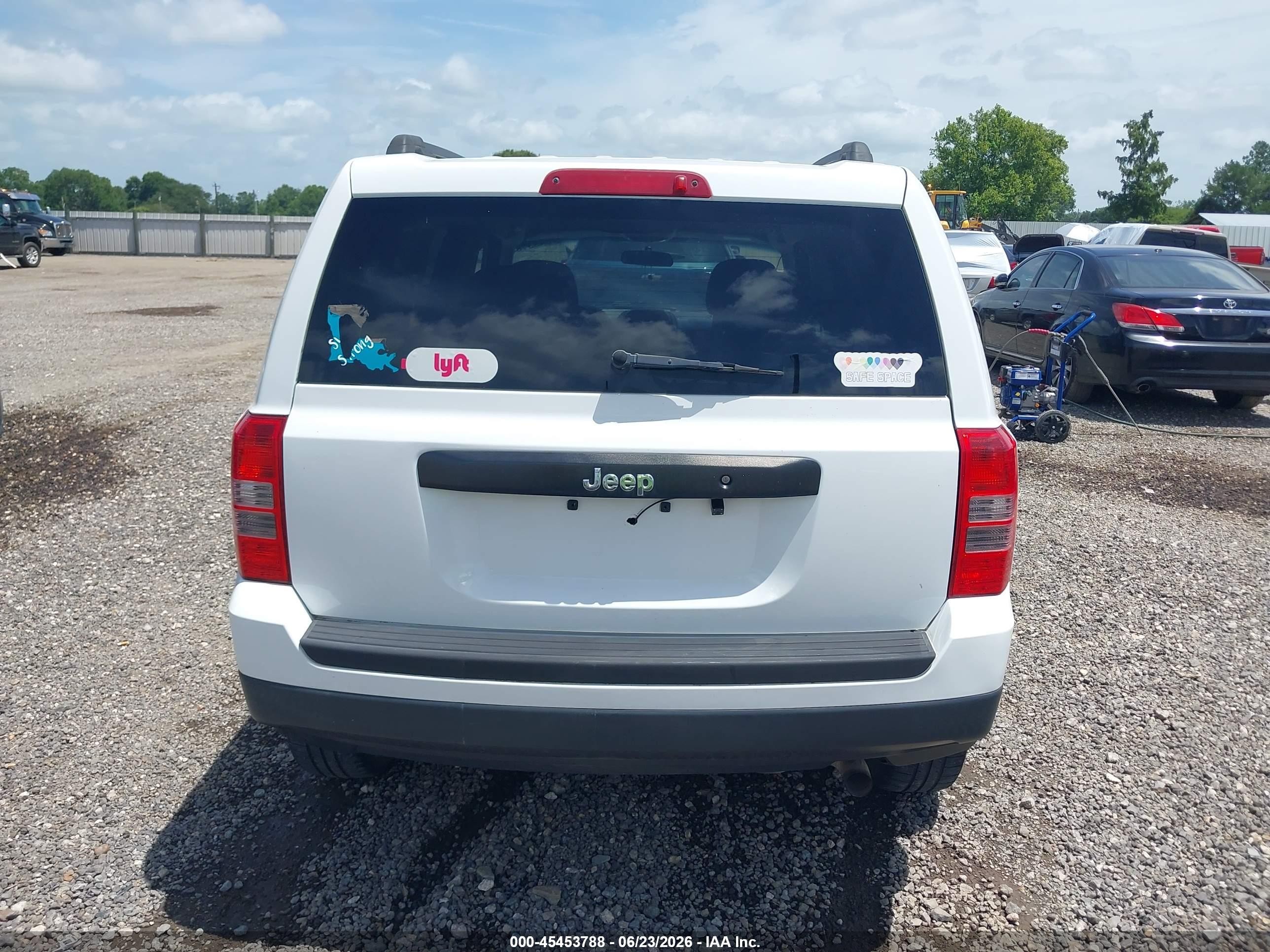 2015 Jeep Patriot Sport White vin: 1C4NJPBB9FD359035