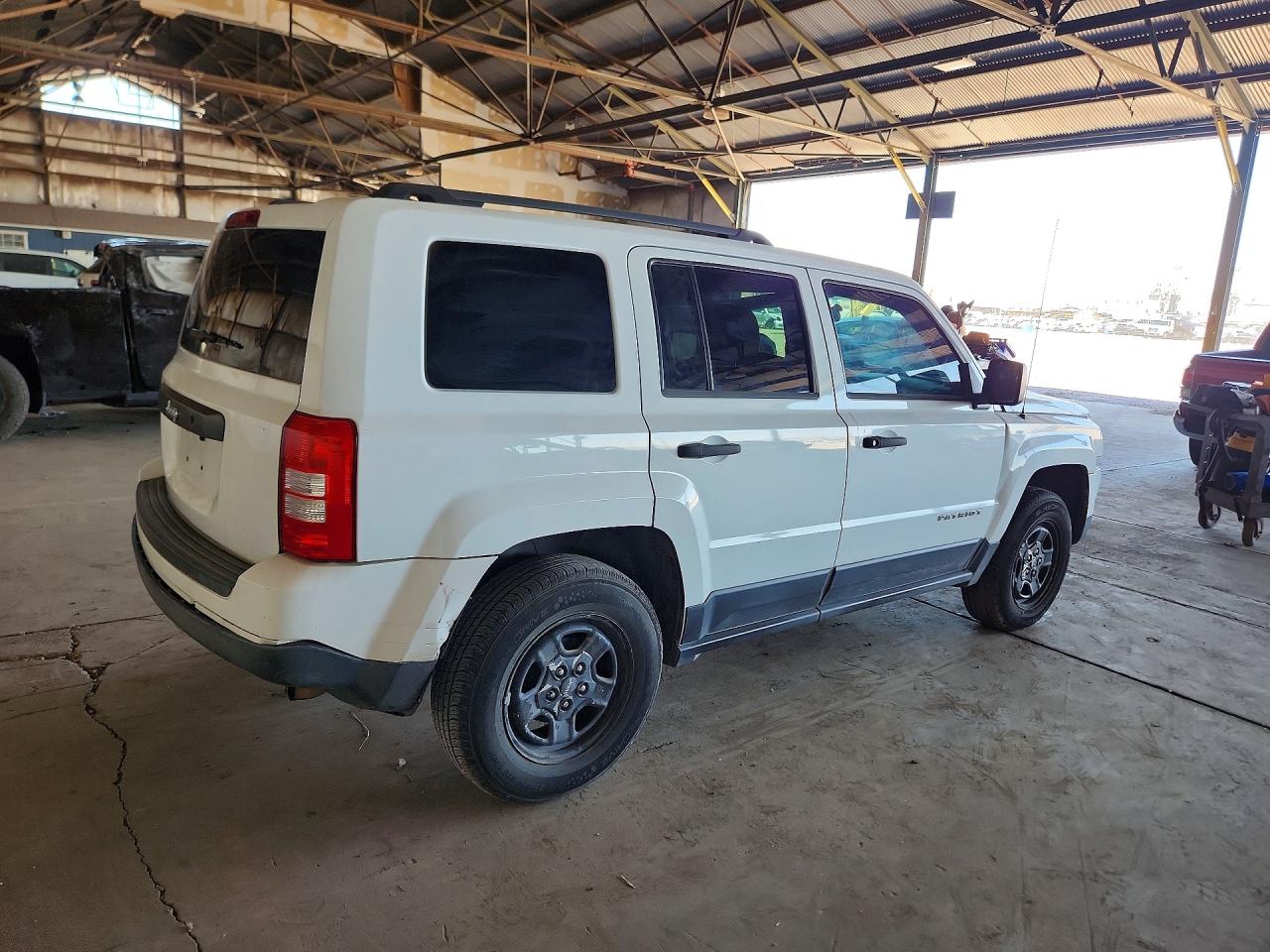2014 Jeep Patriot Sport White vin: 1C4NJPBBXED814361