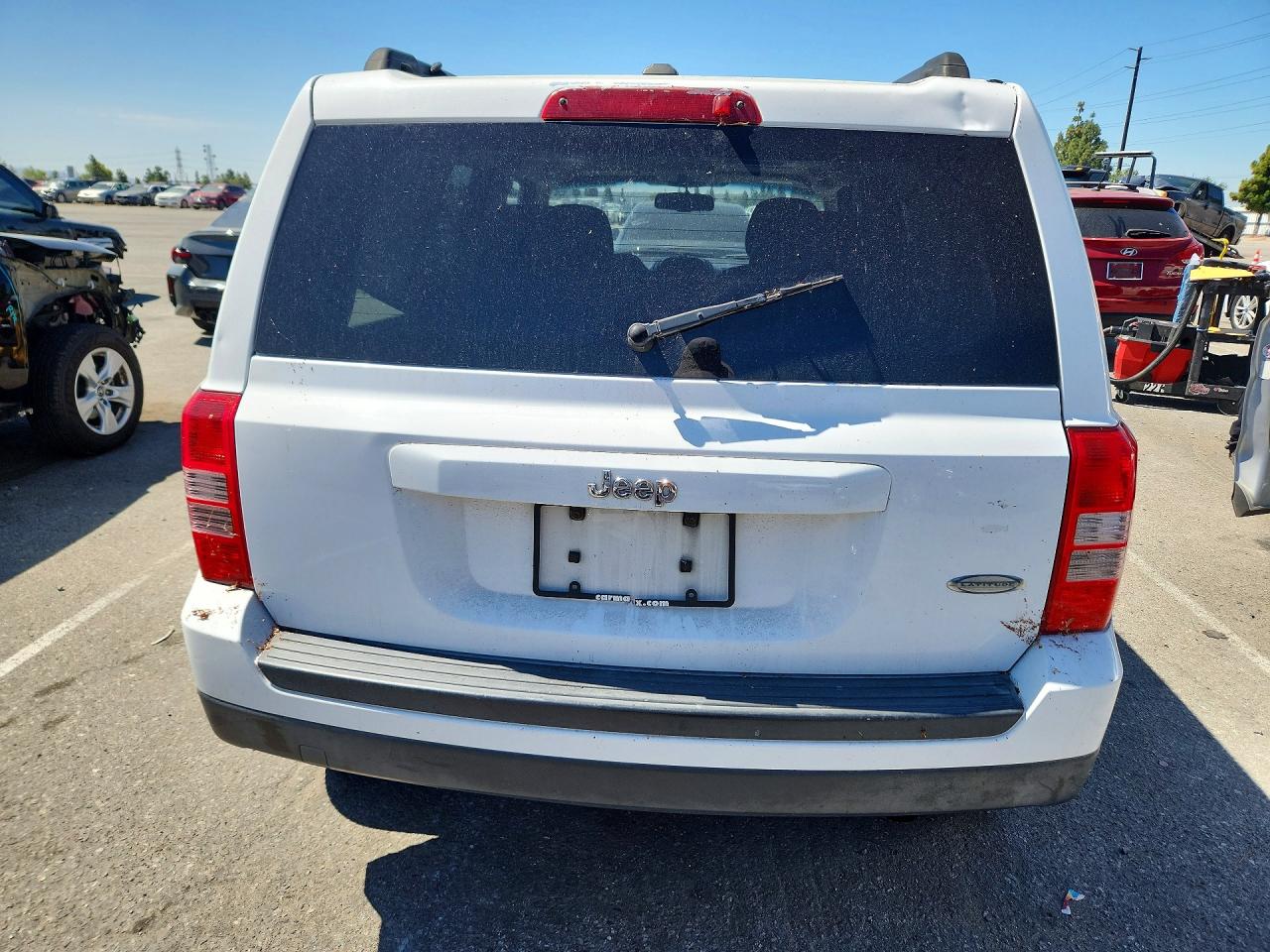 2012 Jeep Patriot Latitude White vin: 1C4NJPFA0CD544040