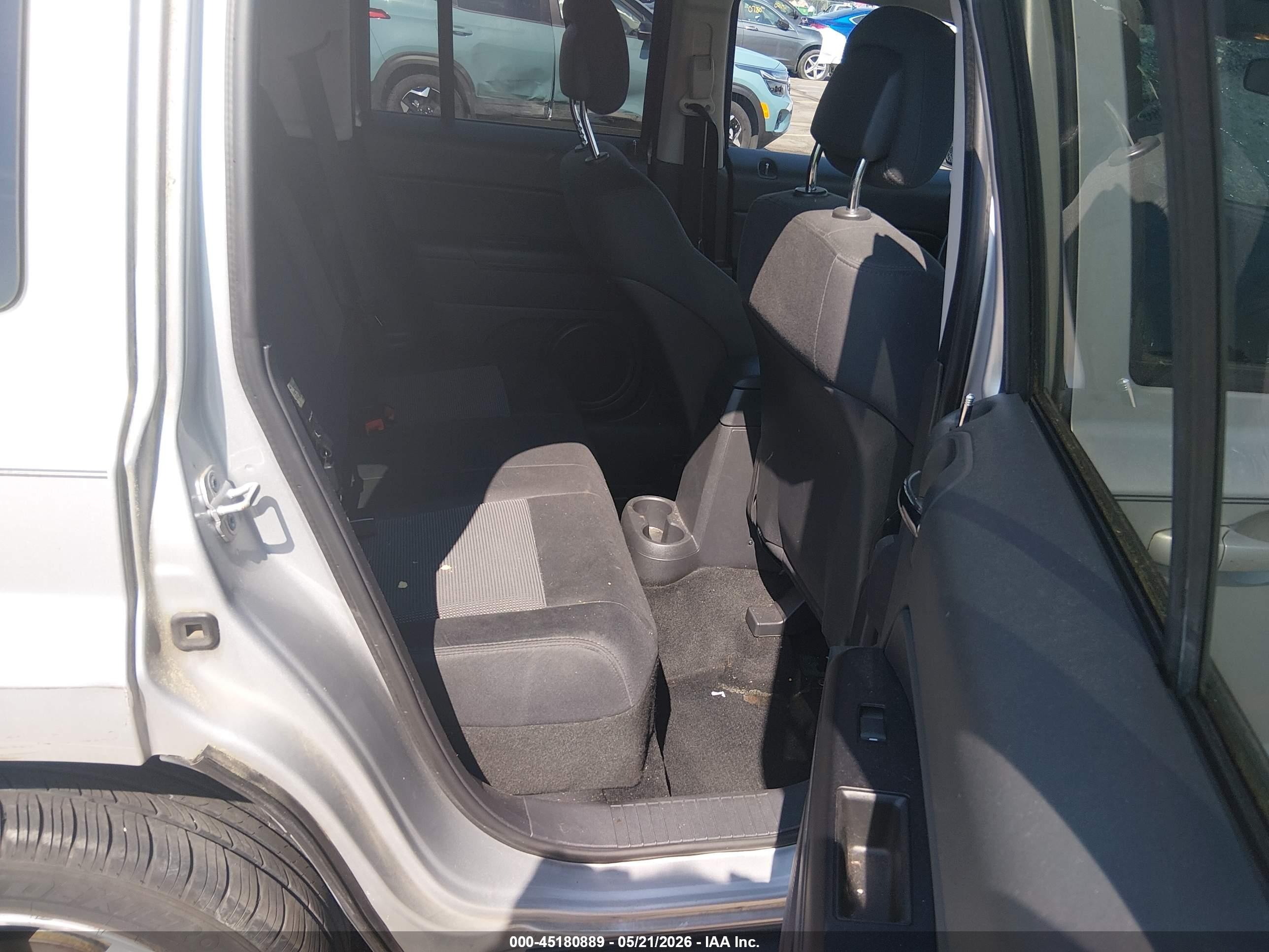 2012 Jeep Patriot Latitude Silver vin: 1C4NJPFA0CD660659