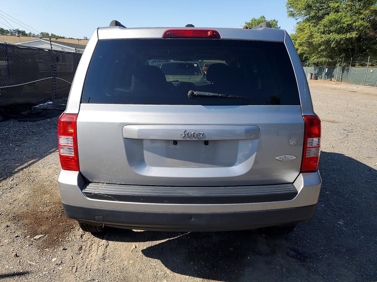 2015 Jeep Patriot Latitude Gray vin: 1C4NJPFA0FD318567