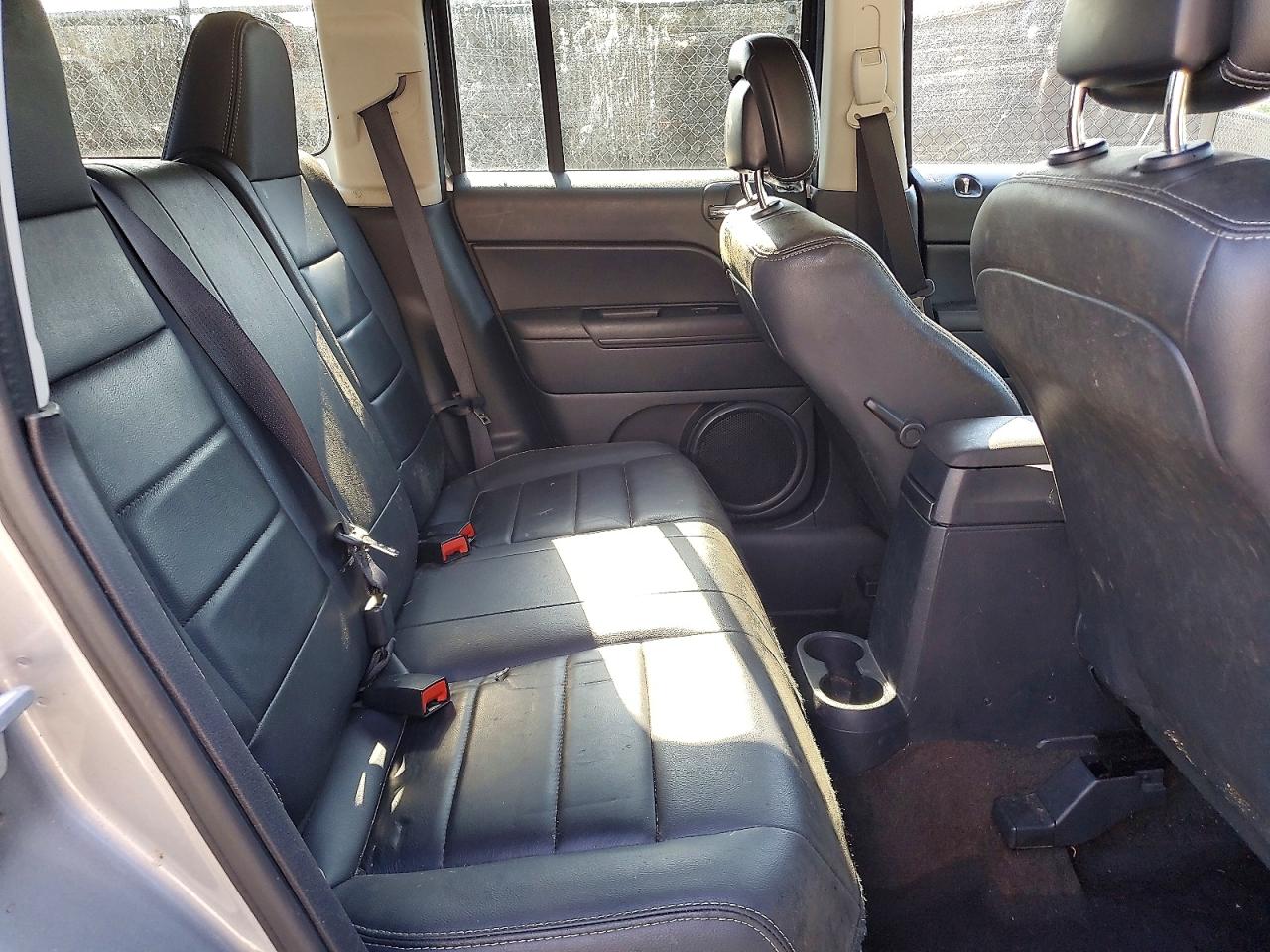 2015 Jeep Patriot Latitude Gray vin: 1C4NJPFA0FD318567