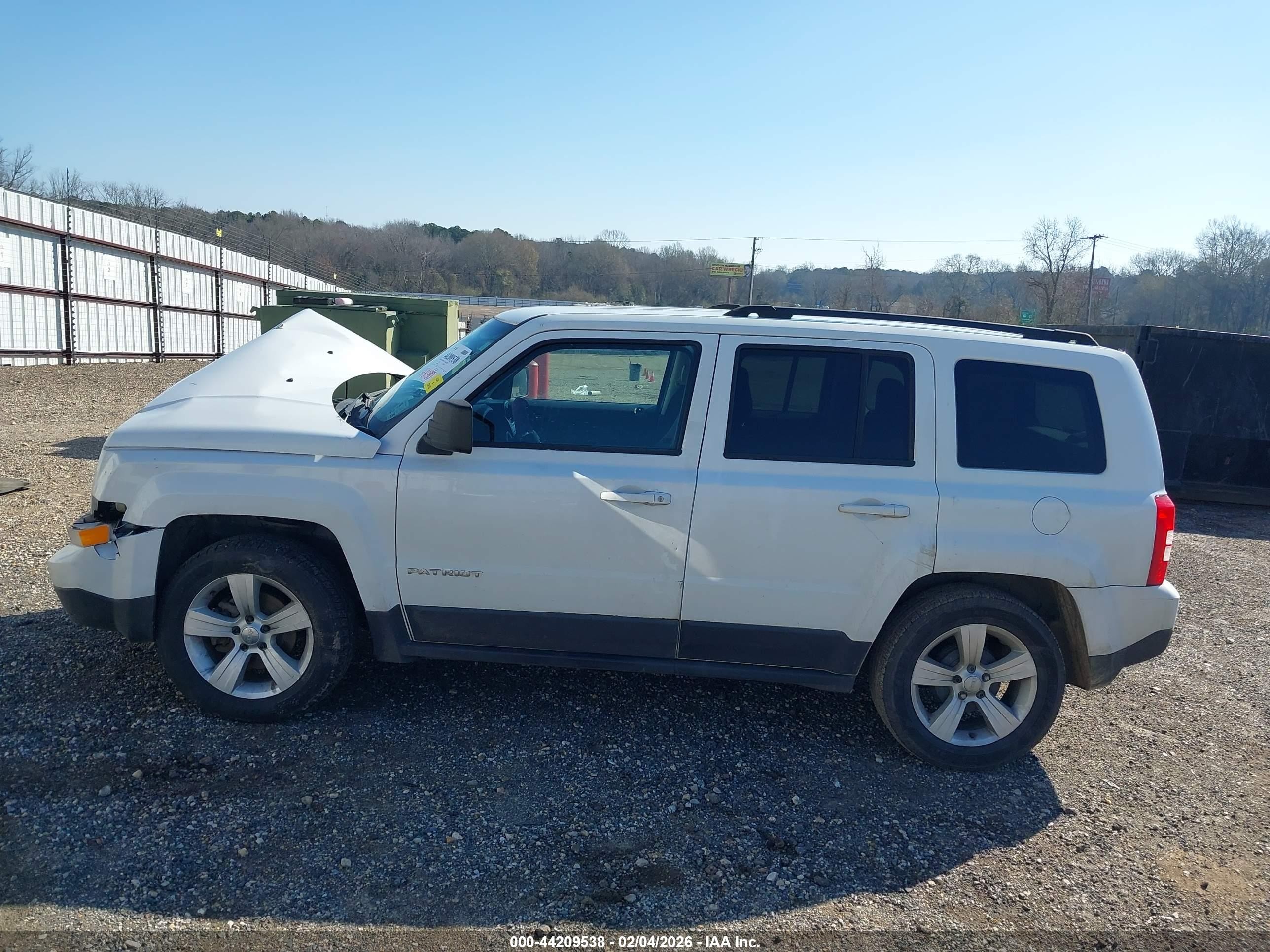 2017 Jeep Patriot Latitude Fwd White vin: 1C4NJPFA0HD160945