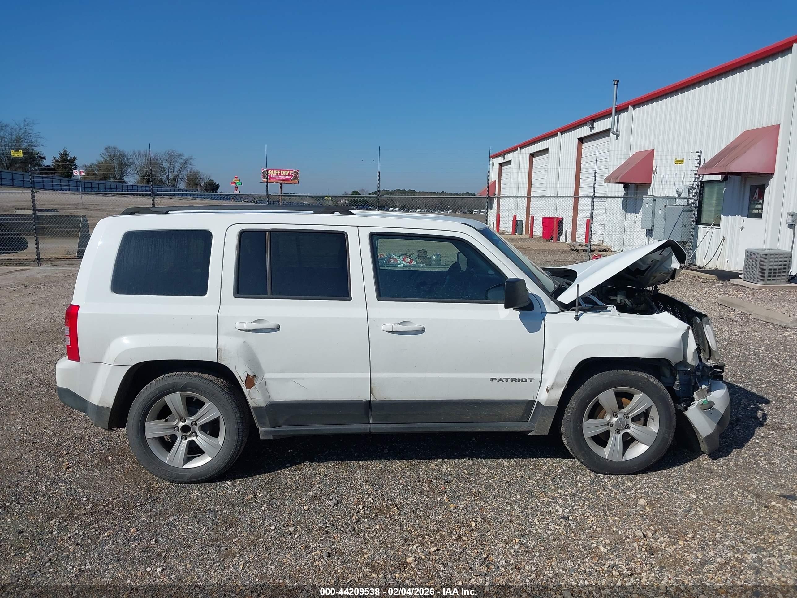 2017 Jeep Patriot Latitude Fwd White vin: 1C4NJPFA0HD160945