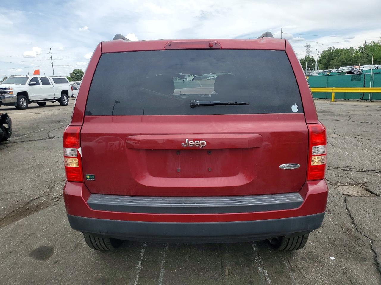 2012 Jeep Patriot Latitude Maroon vin: 1C4NJPFA1CD670617