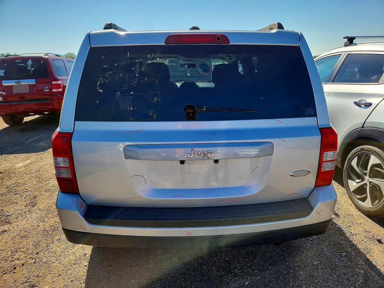 2012 Jeep Patriot Latitude Silver vin: 1C4NJPFA2CD639831