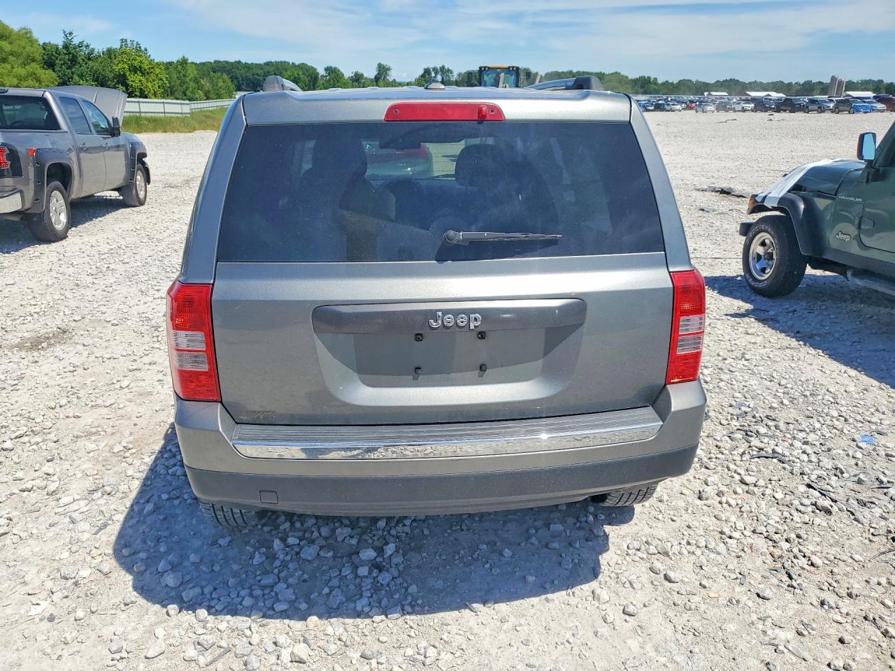 2012 Jeep Patriot Latitude Серый vin: 1C4NJPFA2CD690262