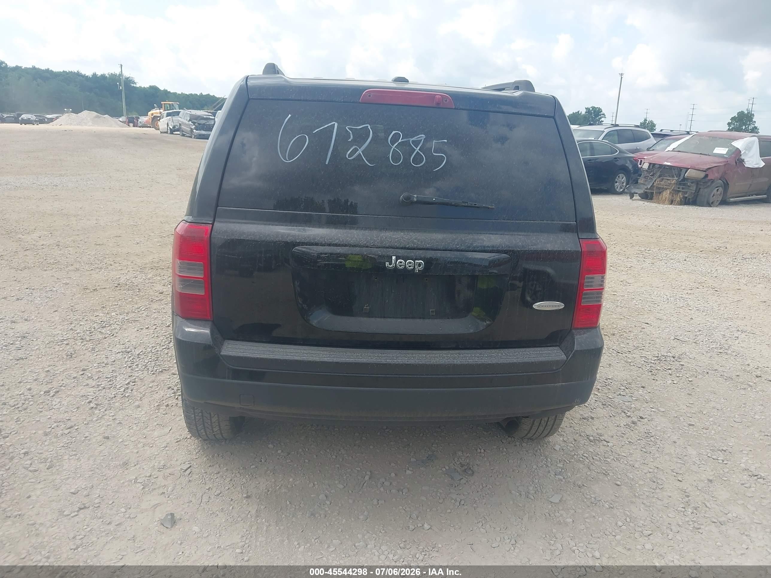 2012 Jeep Patriot Latitude Red vin: 1C4NJPFA3CD672885
