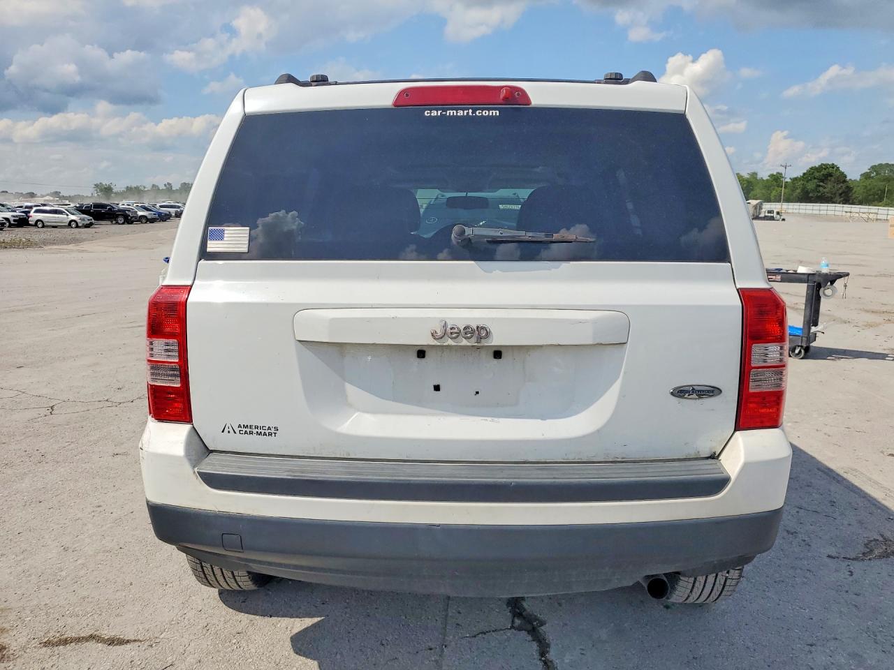 2014 Jeep Patriot Latitude White vin: 1C4NJPFA3ED679936