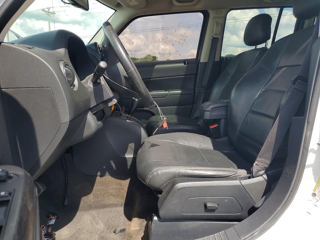 2014 Jeep Patriot Latitude White vin: 1C4NJPFA3ED679936