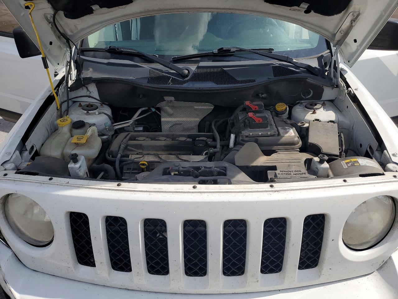 2014 Jeep Patriot Latitude White vin: 1C4NJPFA3ED679936