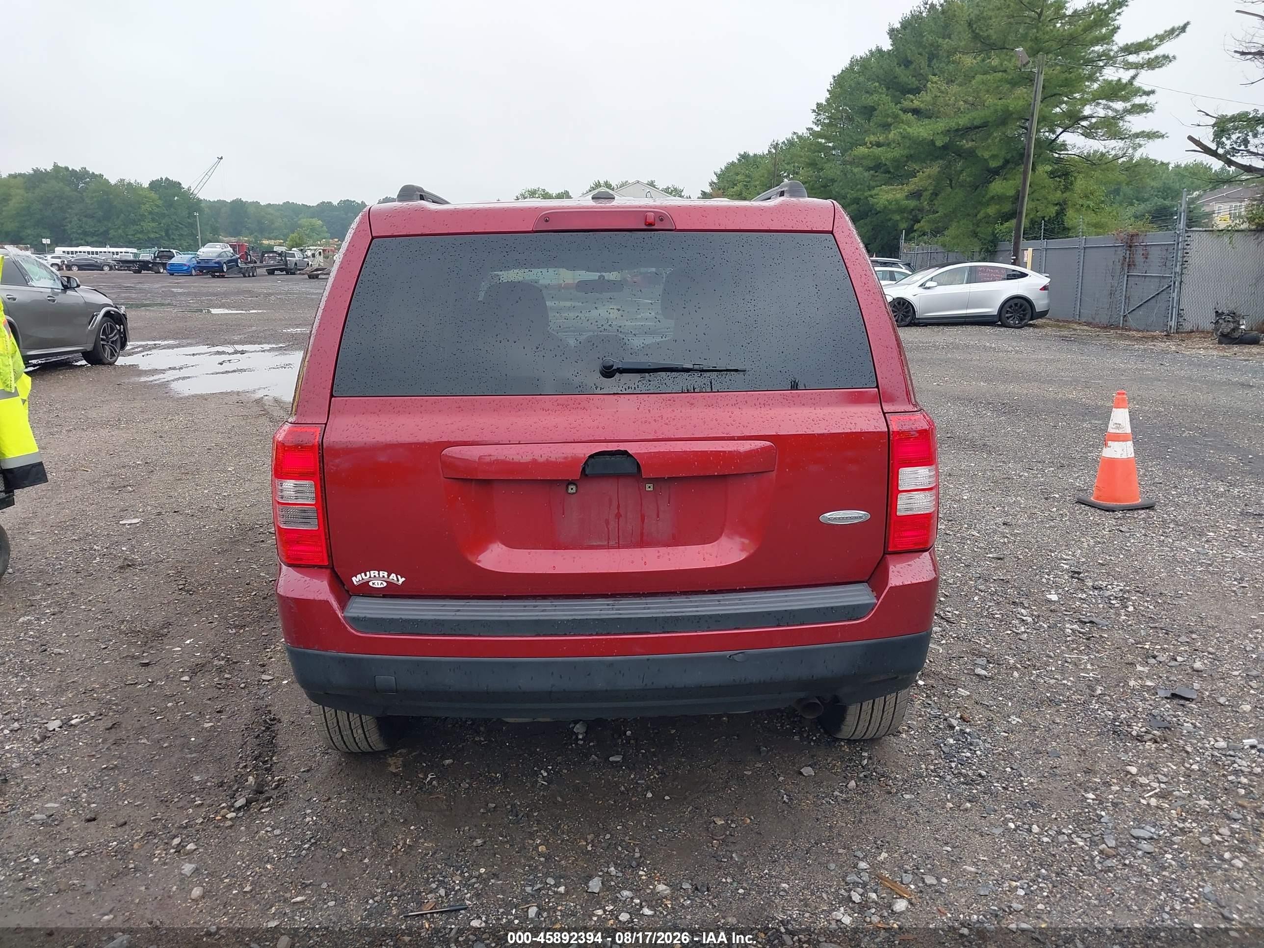 2012 Jeep Patriot Latitude Red vin: 1C4NJPFA4CD557096