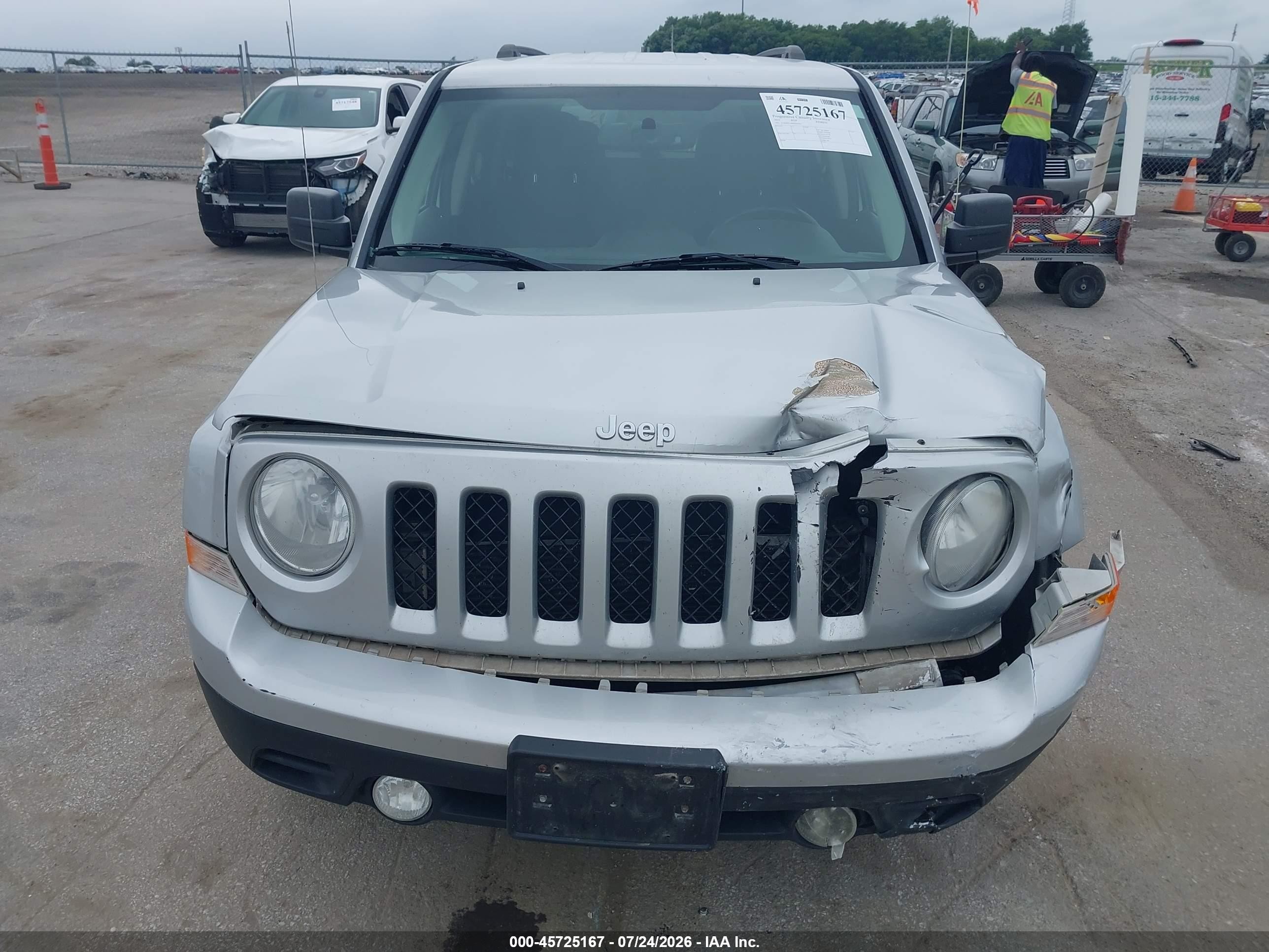 2013 Jeep Patriot Latitude Silver vin: 1C4NJPFA4DD260542