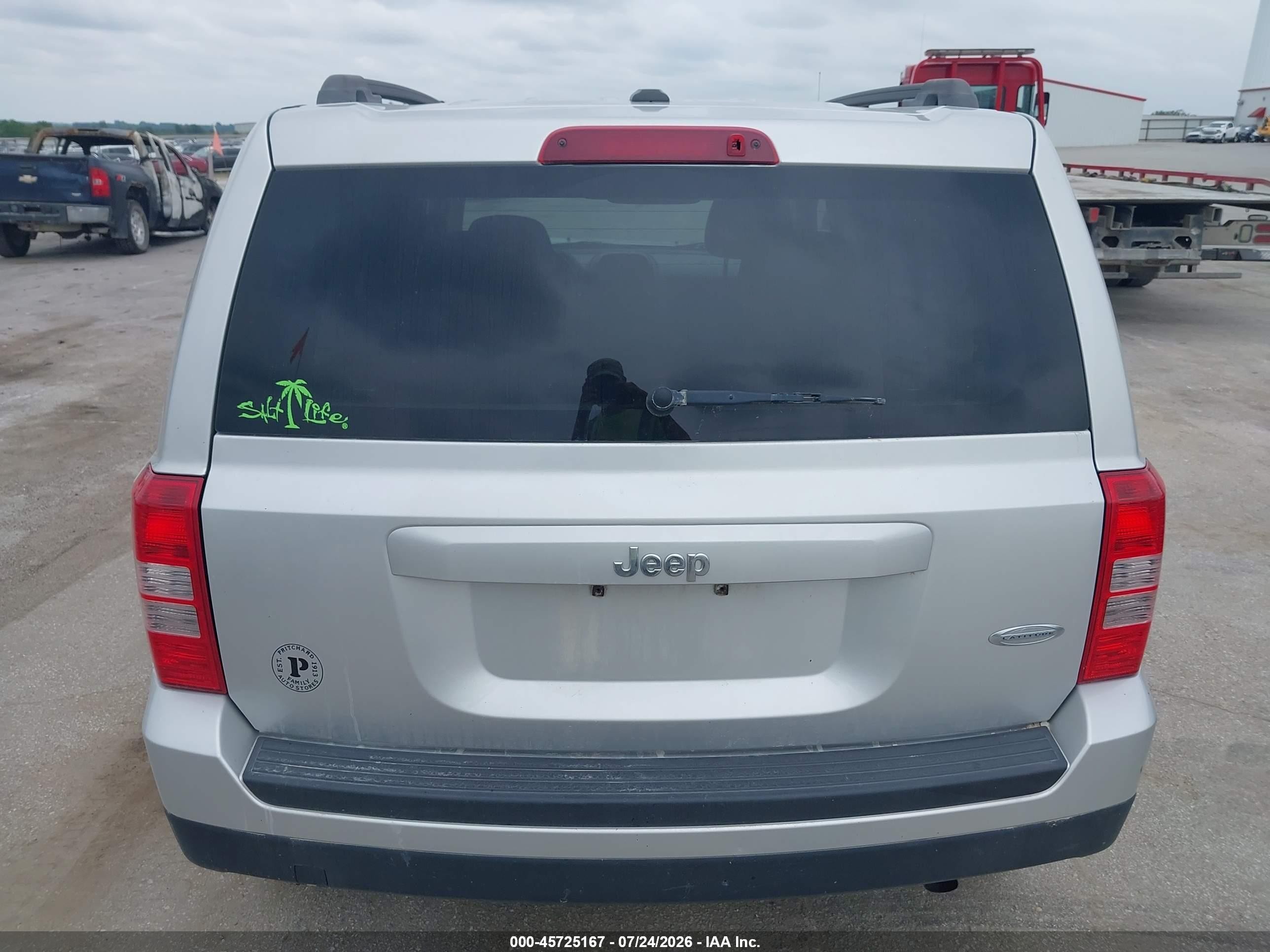 2013 Jeep Patriot Latitude Silver vin: 1C4NJPFA4DD260542