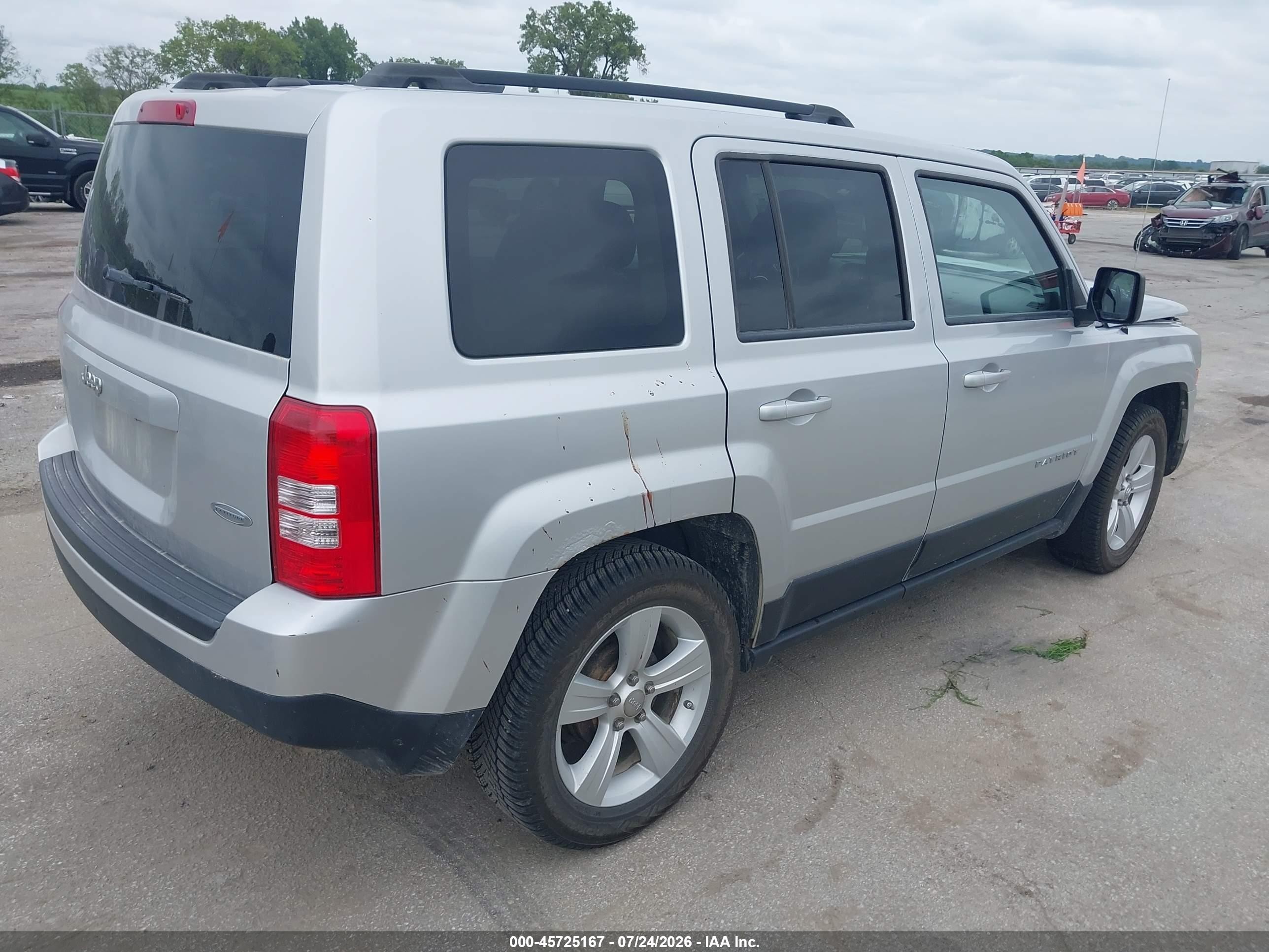2013 Jeep Patriot Latitude Silver vin: 1C4NJPFA4DD260542