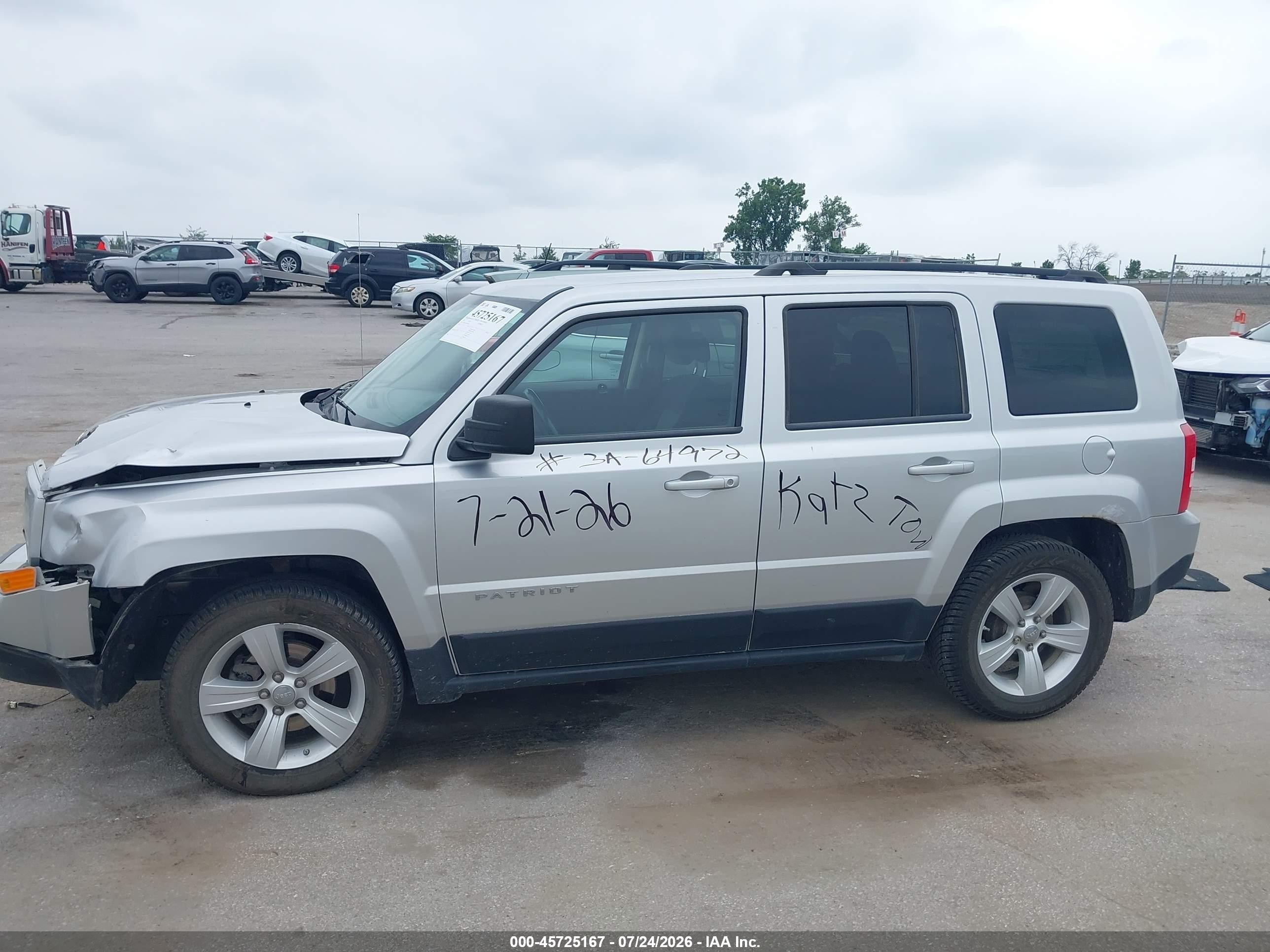 2013 Jeep Patriot Latitude Silver vin: 1C4NJPFA4DD260542