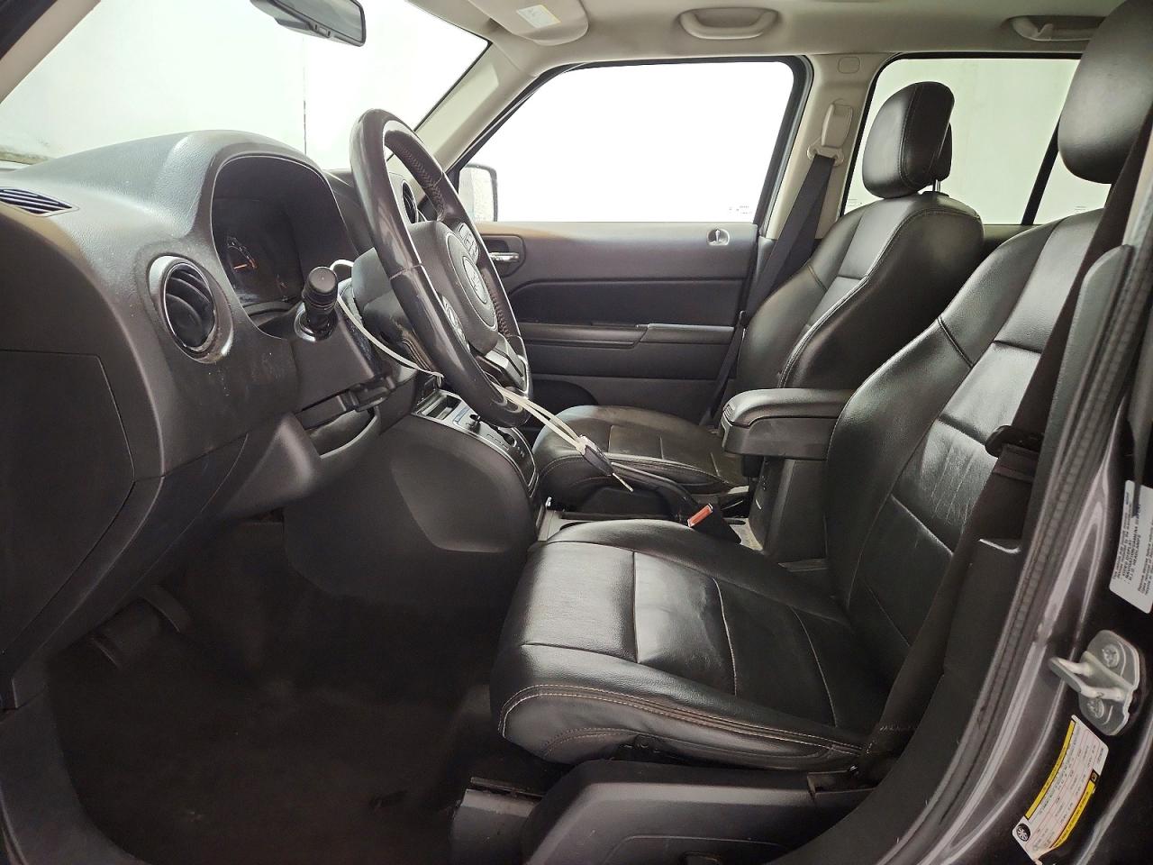 2015 Jeep Patriot Latitude Gray vin: 1C4NJPFA4FD220206