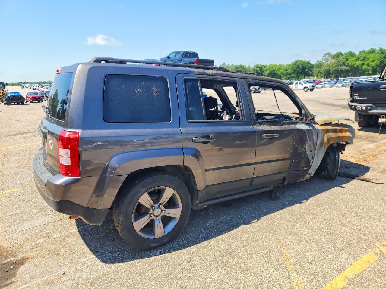 2015 Jeep Patriot Latitude Gray vin: 1C4NJPFA4FD358893
