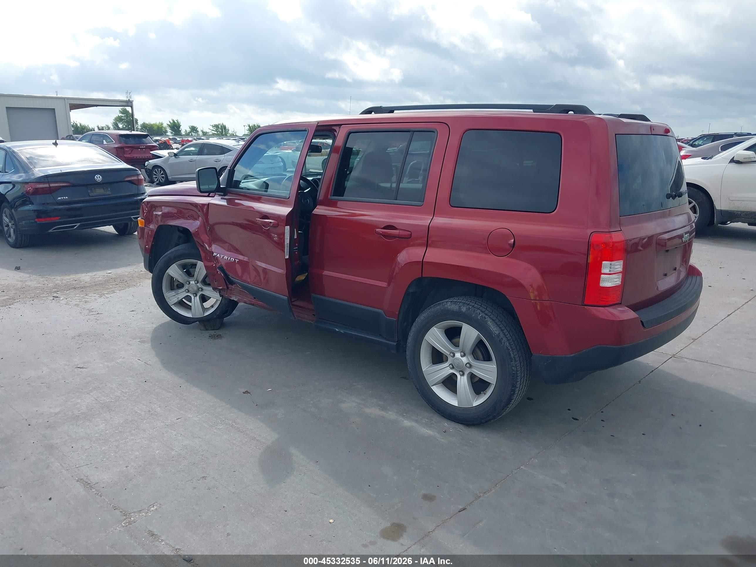 2012 Jeep Patriot Latitude Red vin: 1C4NJPFA5CD696587