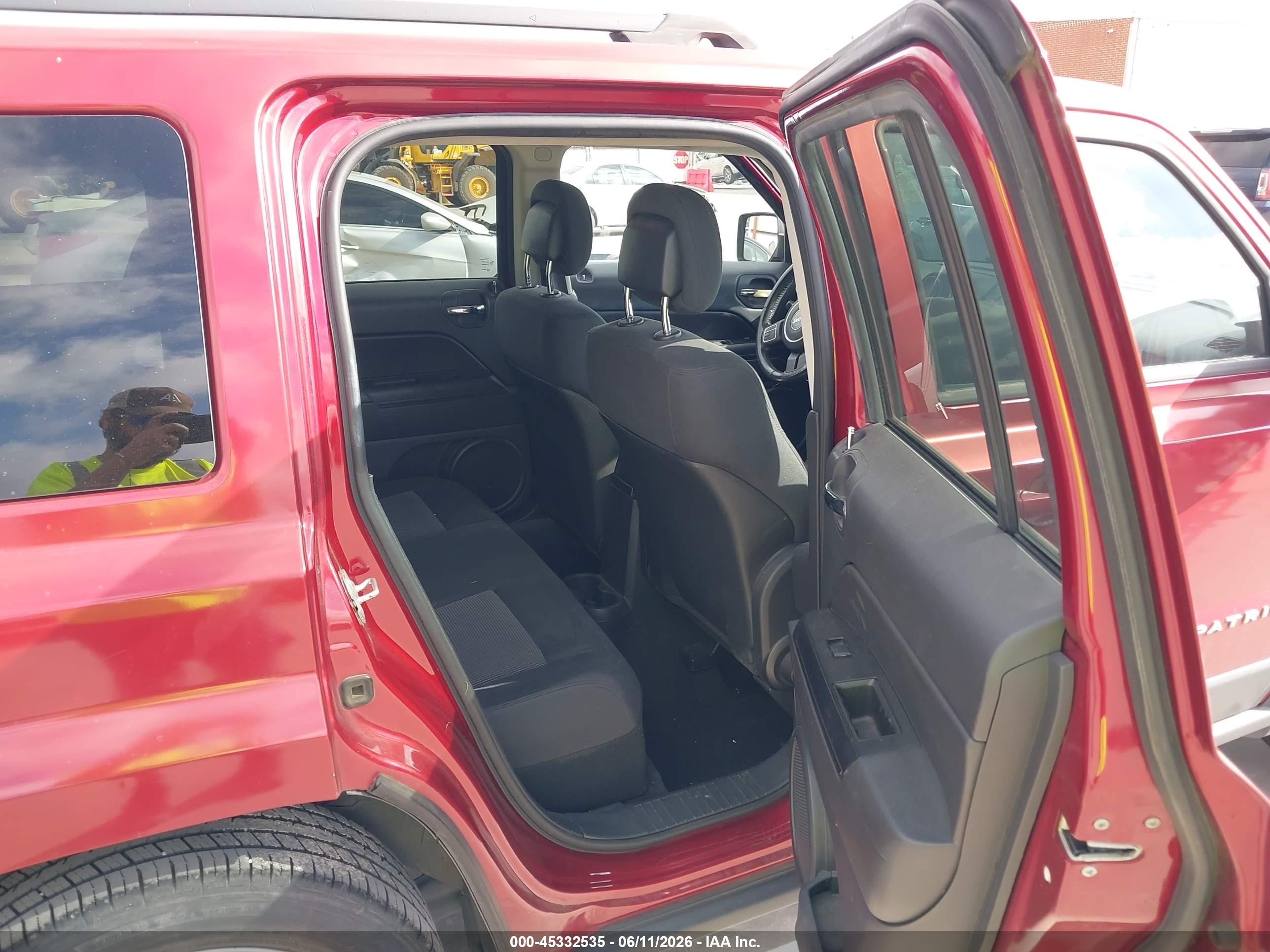 2012 Jeep Patriot Latitude Red vin: 1C4NJPFA5CD696587