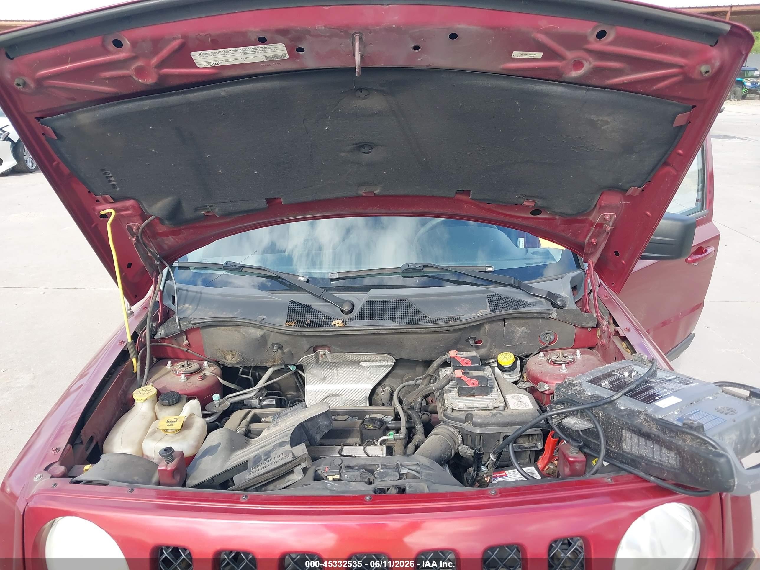 2012 Jeep Patriot Latitude Red vin: 1C4NJPFA5CD696587