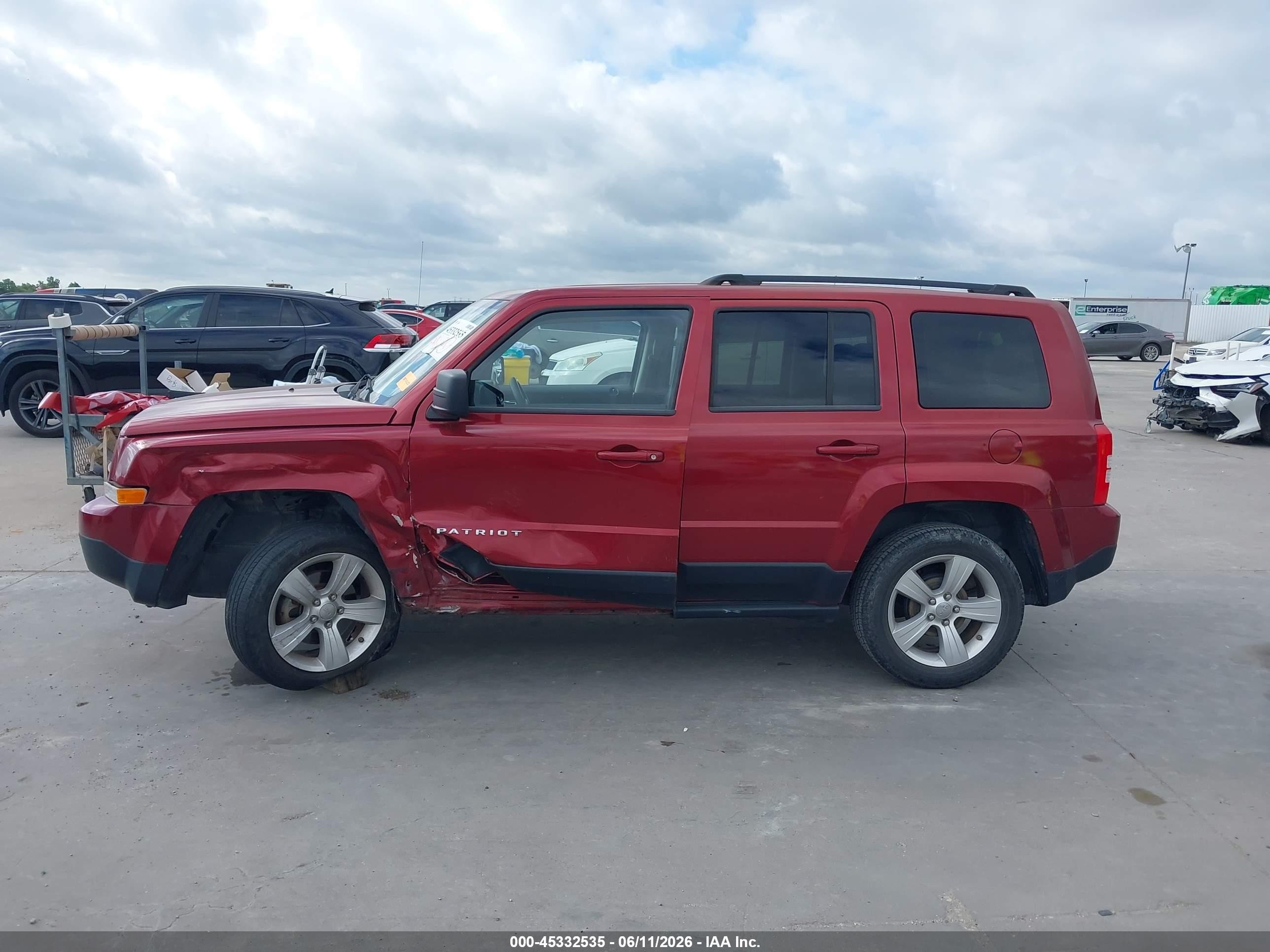 2012 Jeep Patriot Latitude Red vin: 1C4NJPFA5CD696587