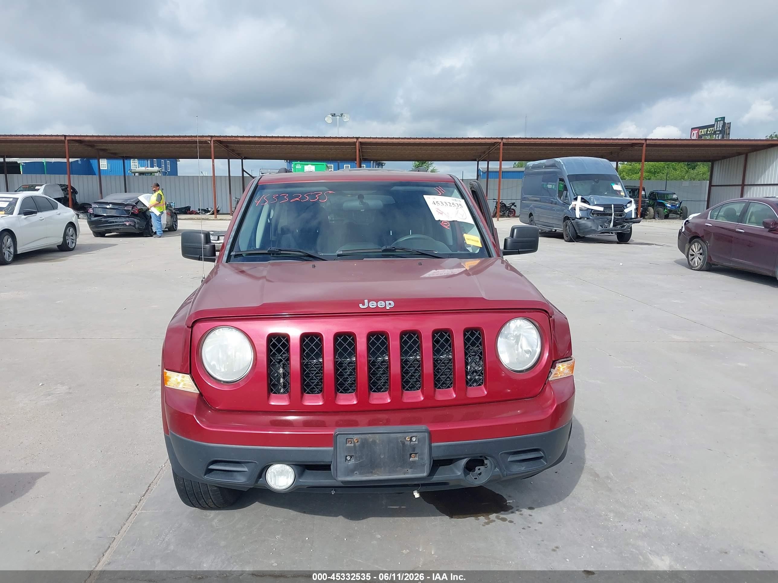 2012 Jeep Patriot Latitude Red vin: 1C4NJPFA5CD696587