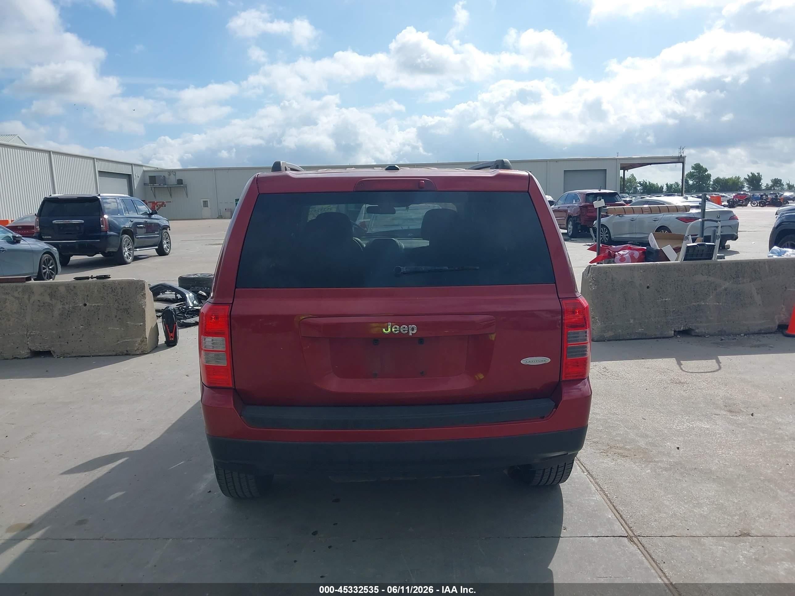 2012 Jeep Patriot Latitude Red vin: 1C4NJPFA5CD696587
