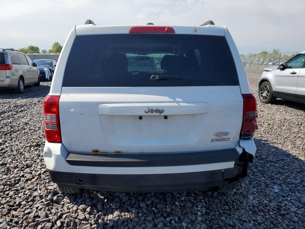 2014 Jeep Patriot Latitude White vin: 1C4NJPFA5ED662460