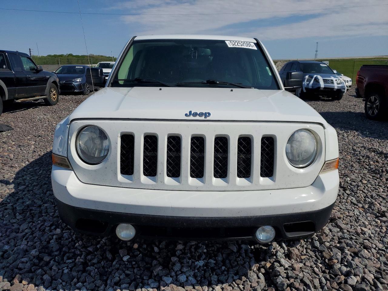 2014 Jeep Patriot Latitude White vin: 1C4NJPFA5ED662460