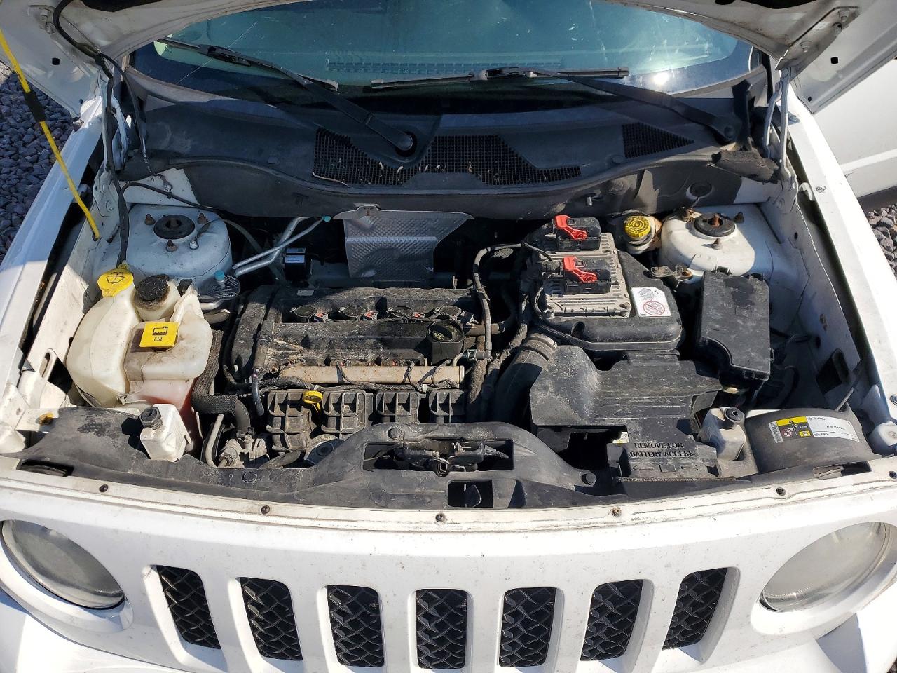 2014 Jeep Patriot Latitude White vin: 1C4NJPFA5ED662460