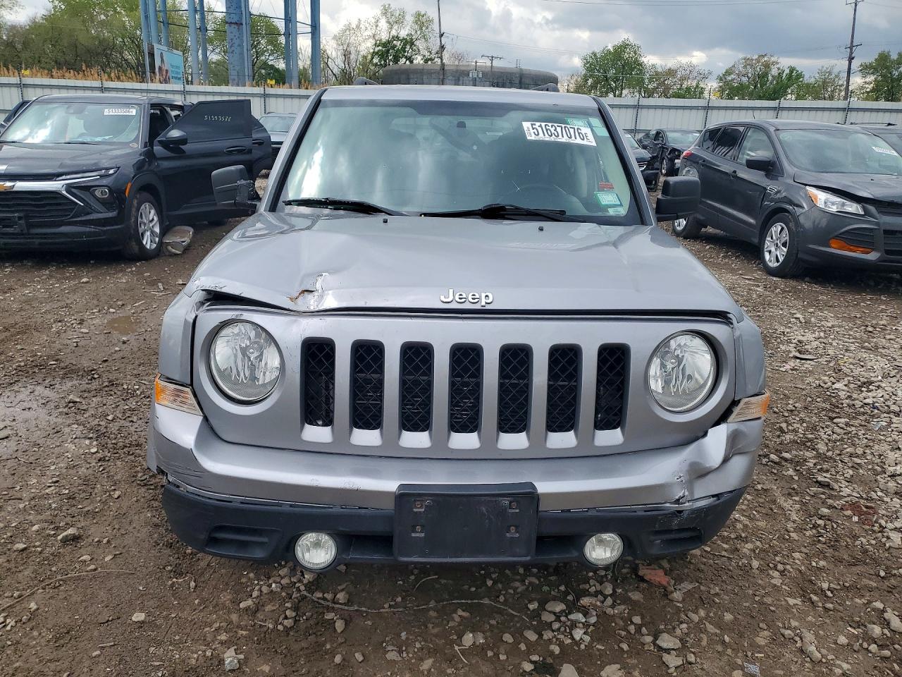 2015 Jeep Patriot Latitude Silver vin: 1C4NJPFA5FD430152