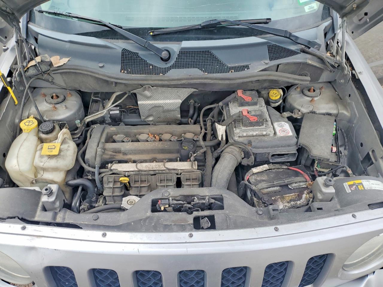 2015 Jeep Patriot Latitude Silver vin: 1C4NJPFA5FD430152