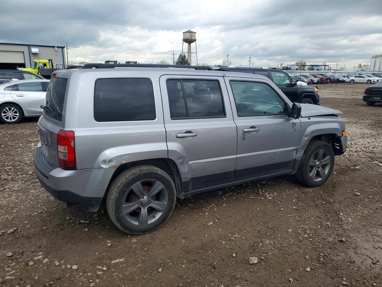 2015 Jeep Patriot Latitude Silver vin: 1C4NJPFA5FD430152