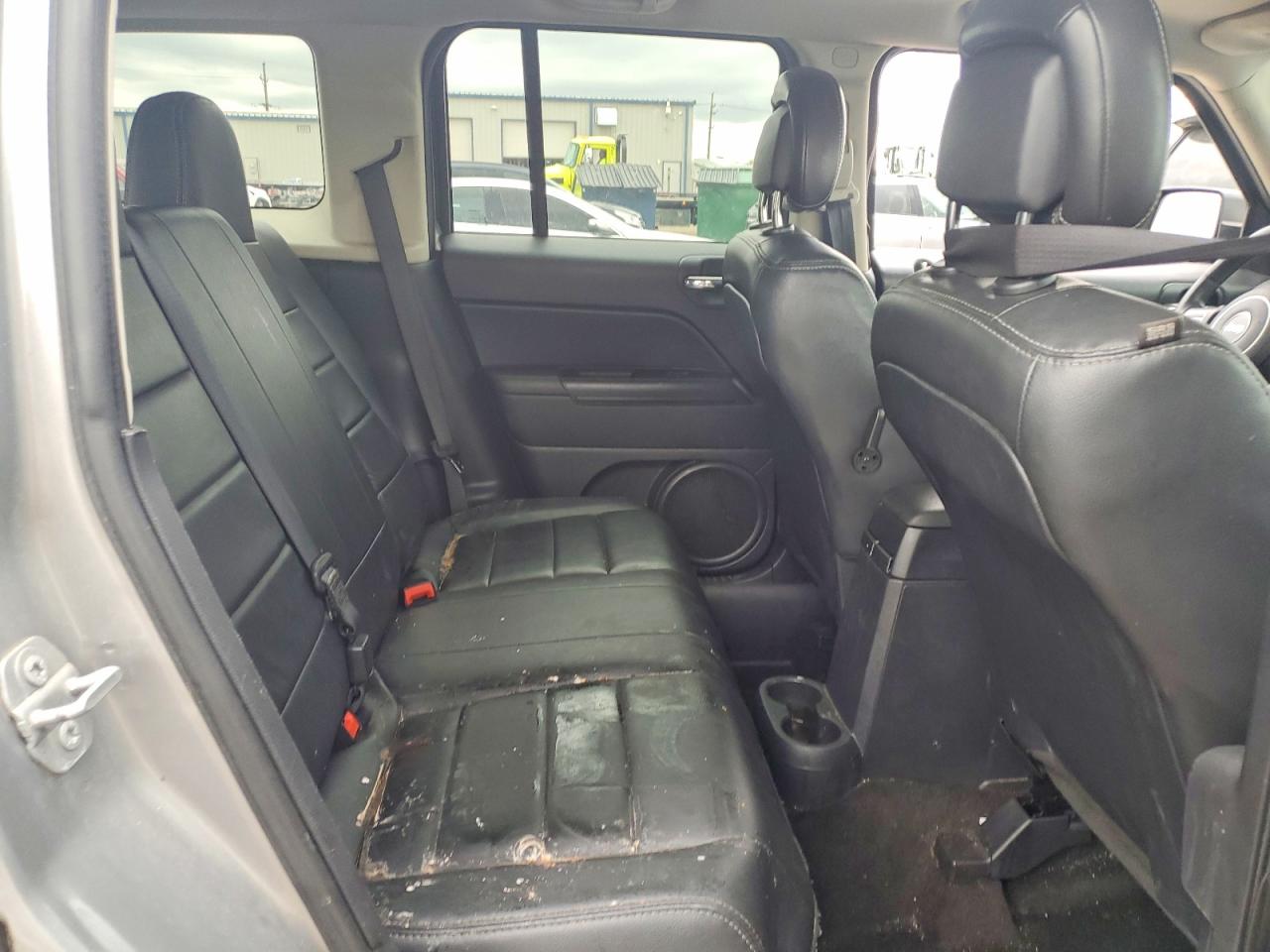 2015 Jeep Patriot Latitude Silver vin: 1C4NJPFA5FD430152