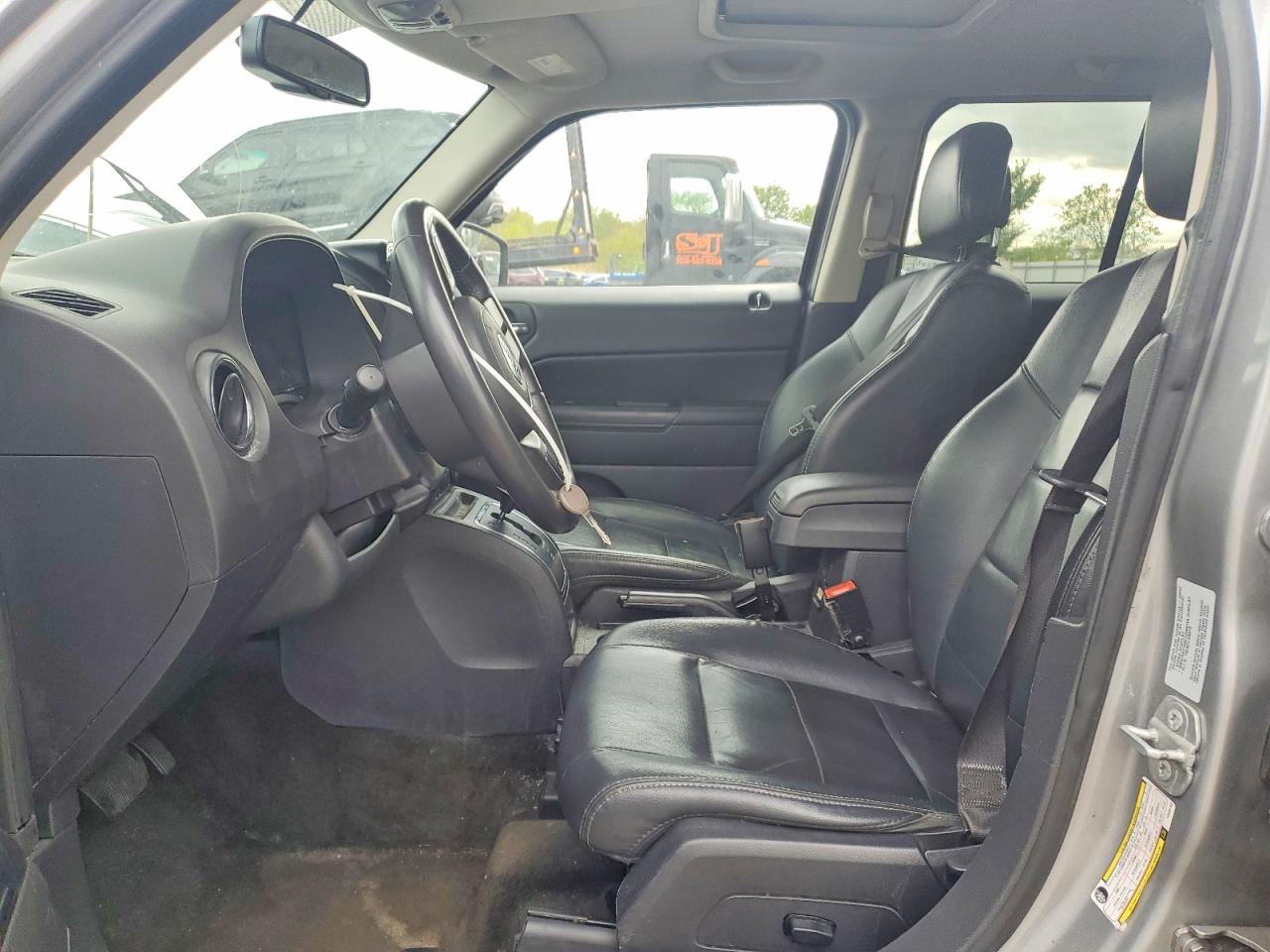 2015 Jeep Patriot Latitude Silver vin: 1C4NJPFA5FD430152